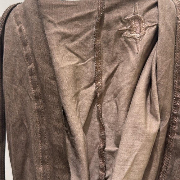 Darker Wavs Romper - Picture 3 of 3